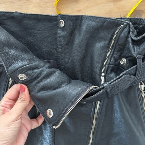 Vintage Black Leather High-Waisted Mini Skirt w/ Belt – Size 7/8 - Picture 4 of 11